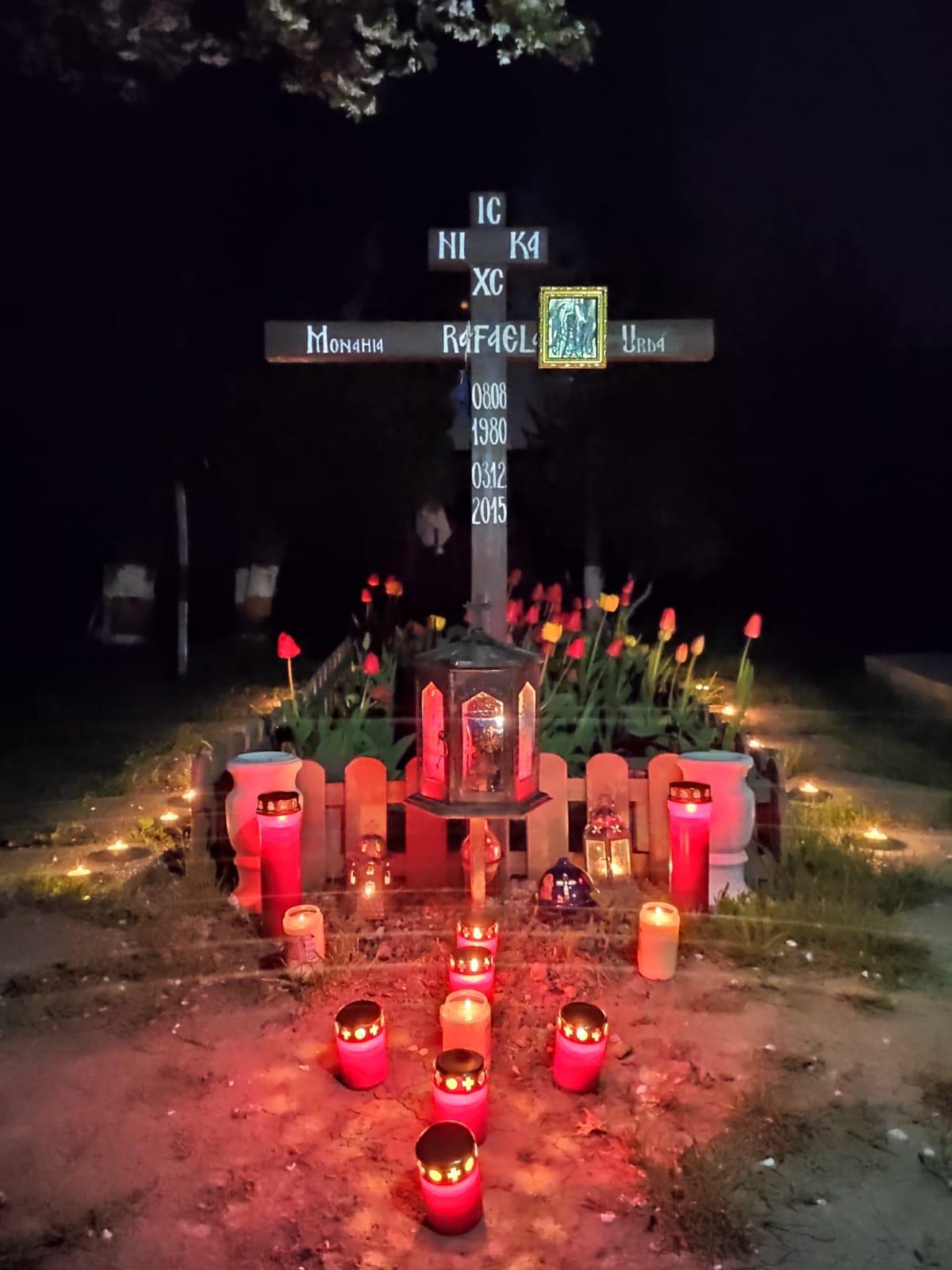 Mormântul Maicii Rafaela Urdă, aflat în incinta Mănăstirii Frumoasa - Învierea Domnului 2021